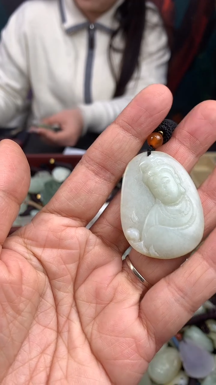 颈饰未镶嵌和田玉（多样性发一件）没有证书有瑕