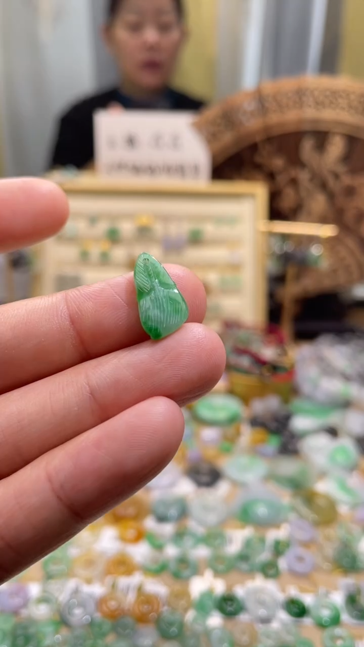 颈饰未镶嵌翡翠滴流