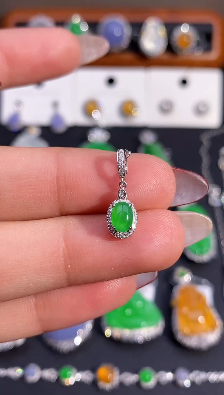 【闪购商品】翡翠吊坠(不含链)18K金镶嵌吊坠