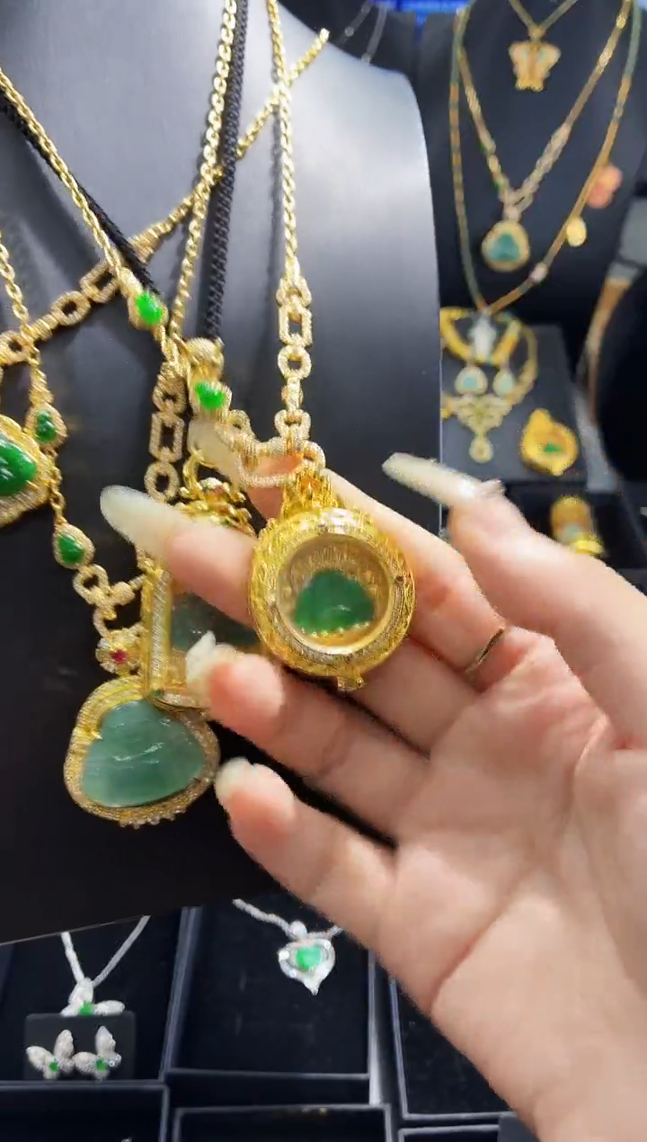 翡翠未镶嵌颈饰吊坠（不含链）