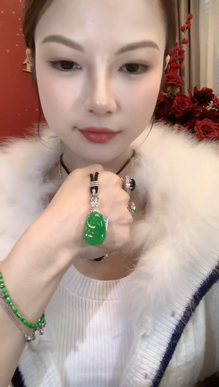 吊坠(不含链)18K金镶嵌翡翠A104