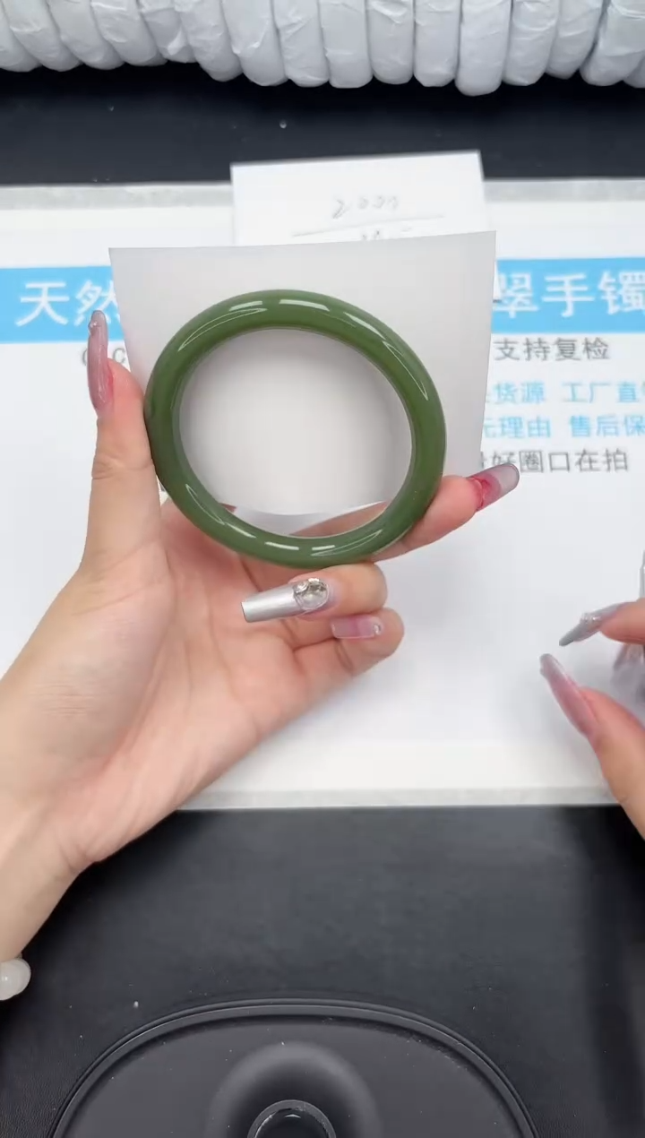 【闪购商品】石英质玉手镯未镶嵌56-59.5