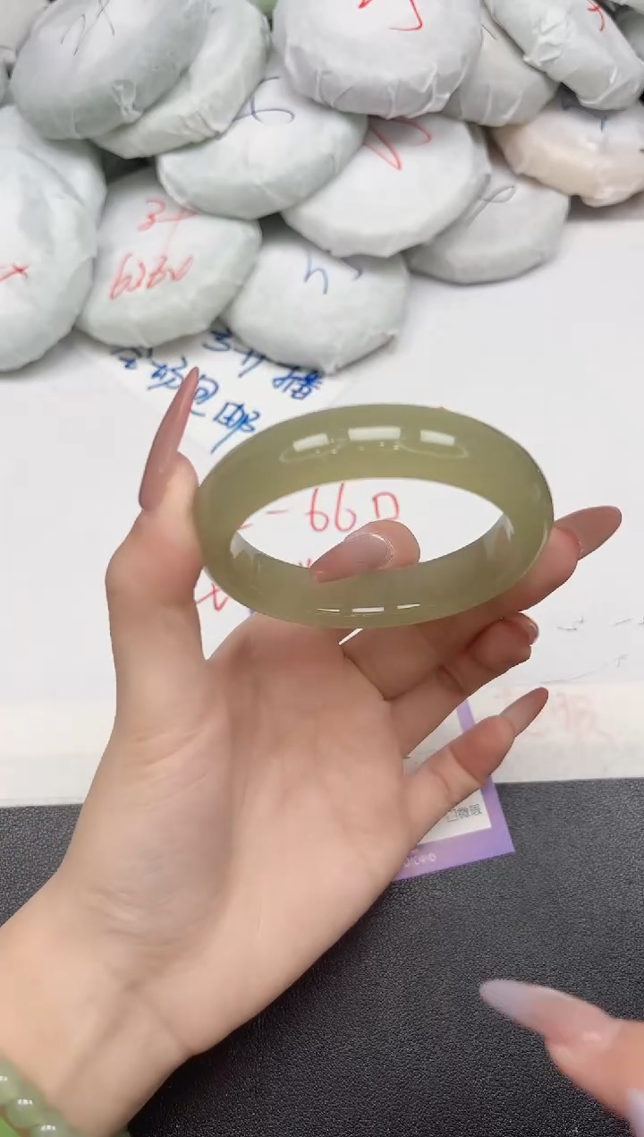 未镶嵌手镯石英质玉137-55.6