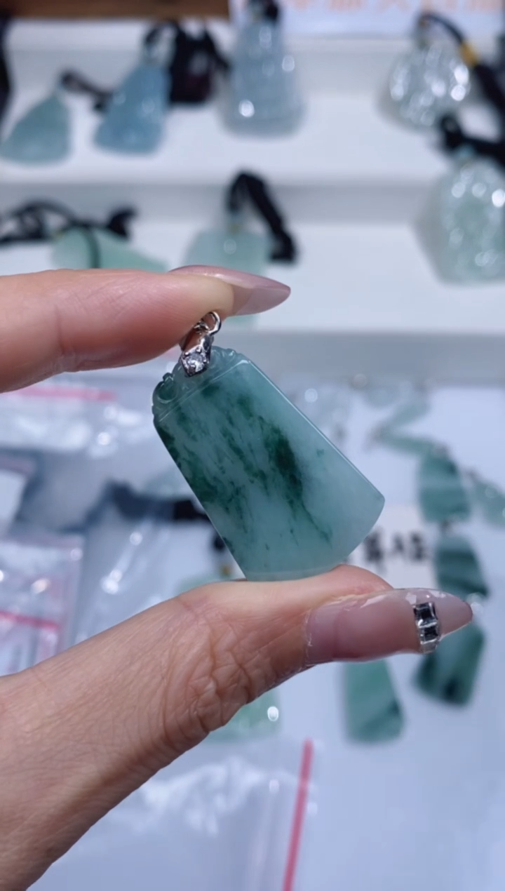 颈饰未镶嵌翡翠吊坠