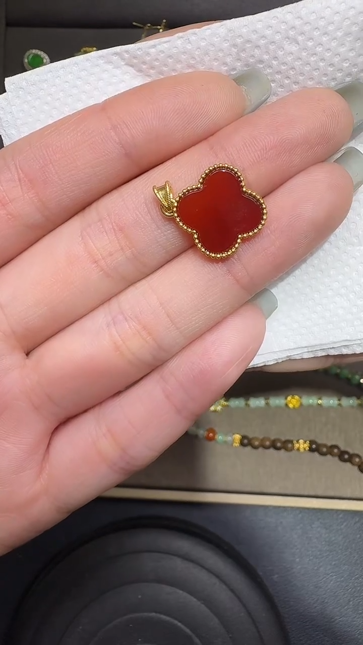 未镶嵌颈饰玛瑙/玉髓四叶草吊坠