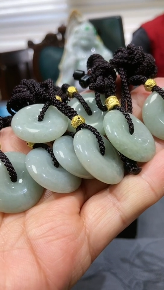 颈饰未镶嵌翡翠吊坠