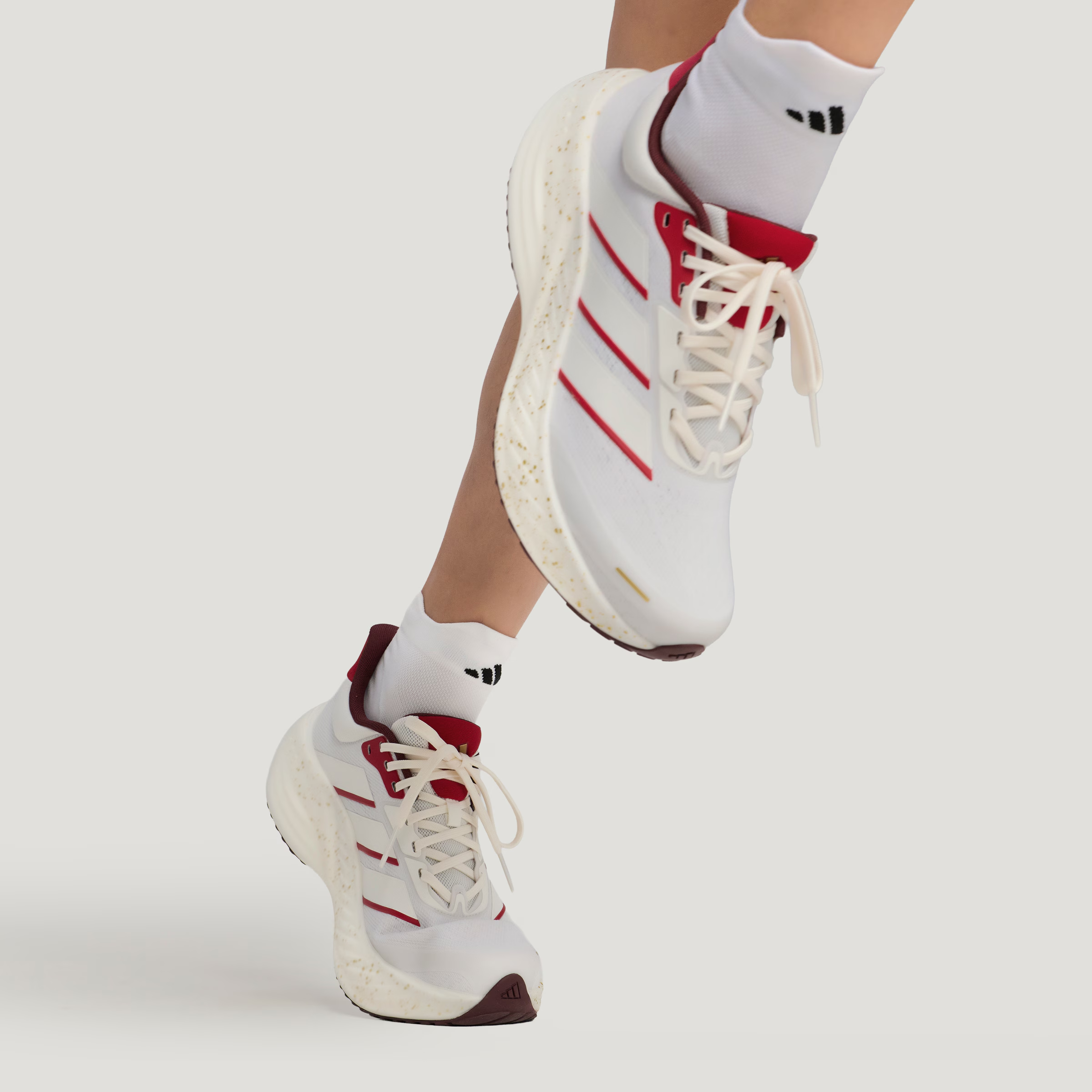 阿迪达斯/adidas新年款缓震回弹稳定排汗跑步运动鞋 KK1893