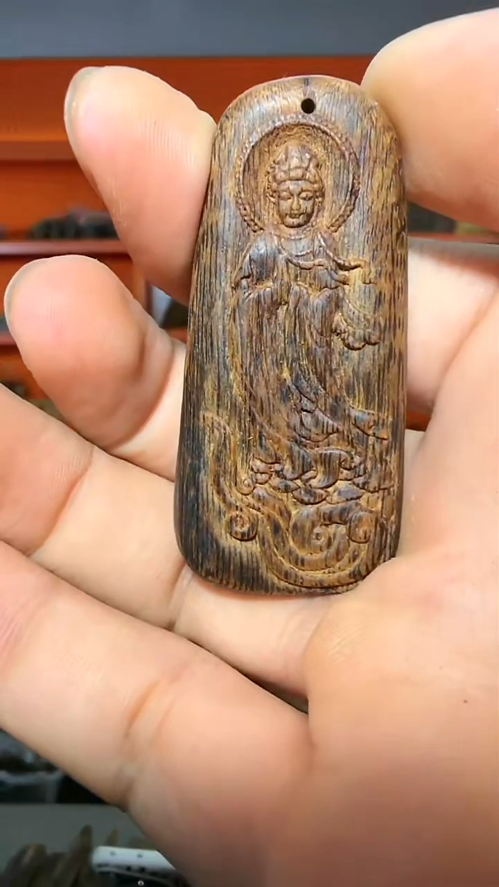沉香吊坠101号红土双面雕兔多样性发一