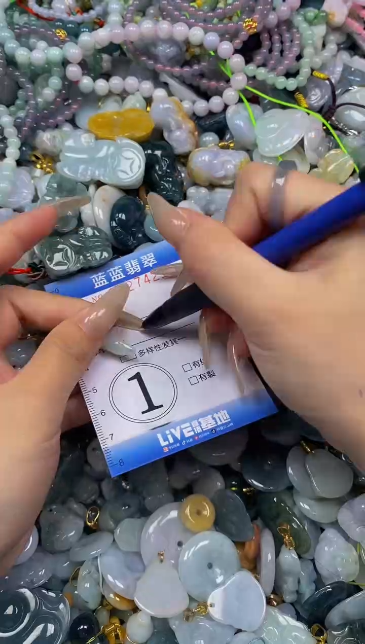 翡翠未镶嵌颈饰闪购0327421