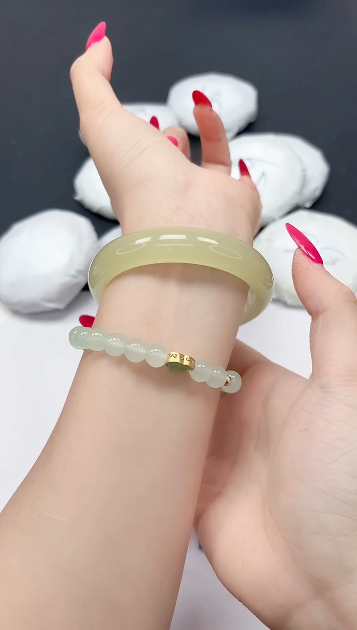 未镶嵌手镯石英质玉A389/5961