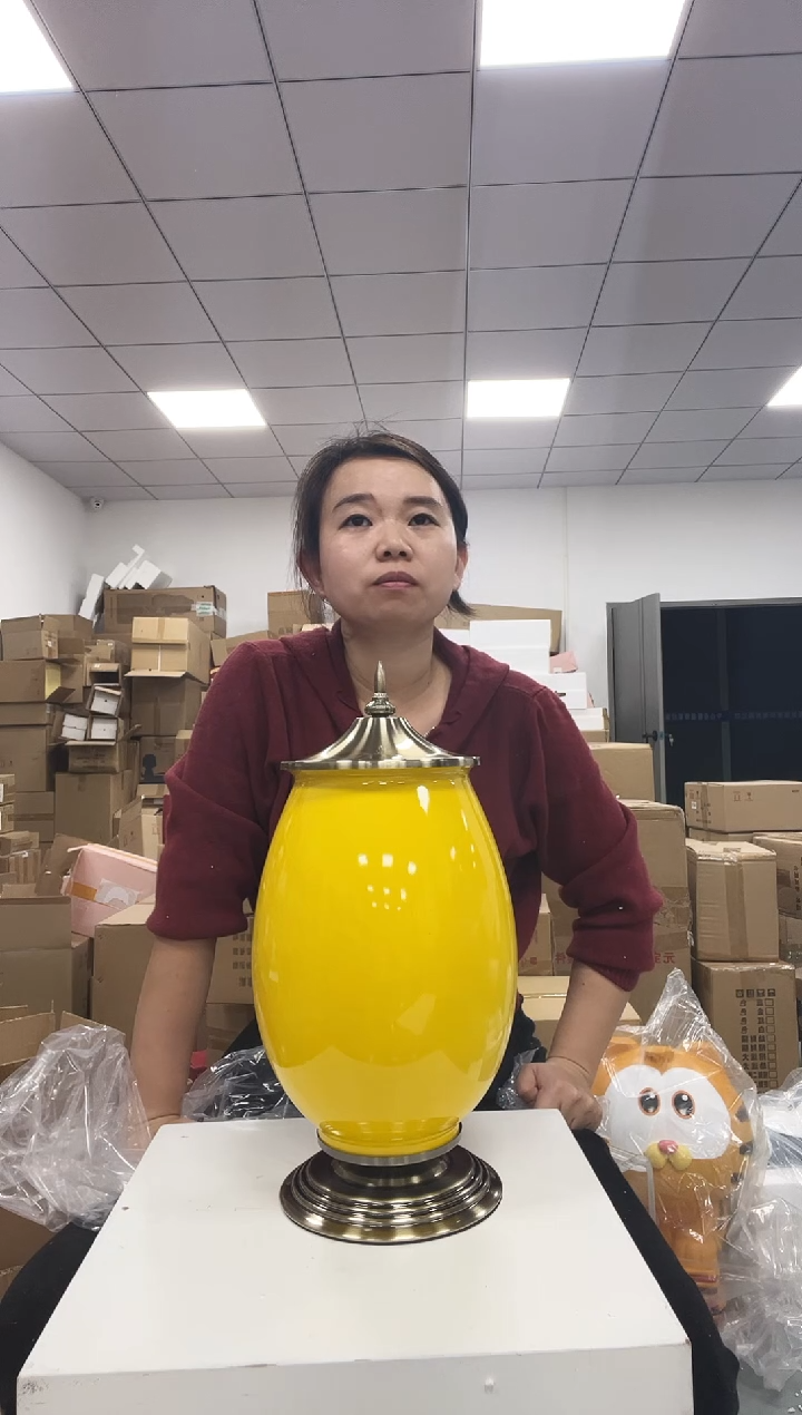 树脂黄色冰裂纹花瓶