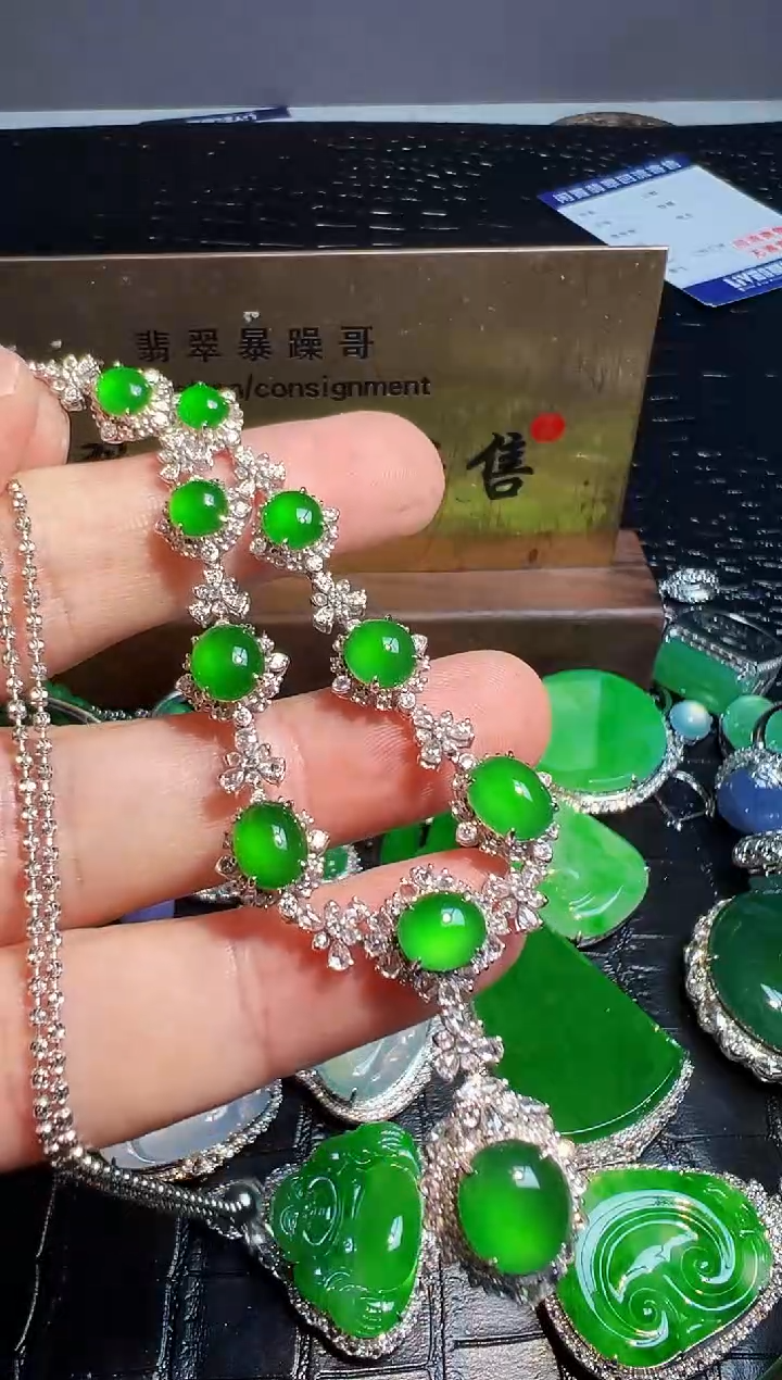 【闪购商品】翡翠颈饰18K金镶嵌翡翠回流