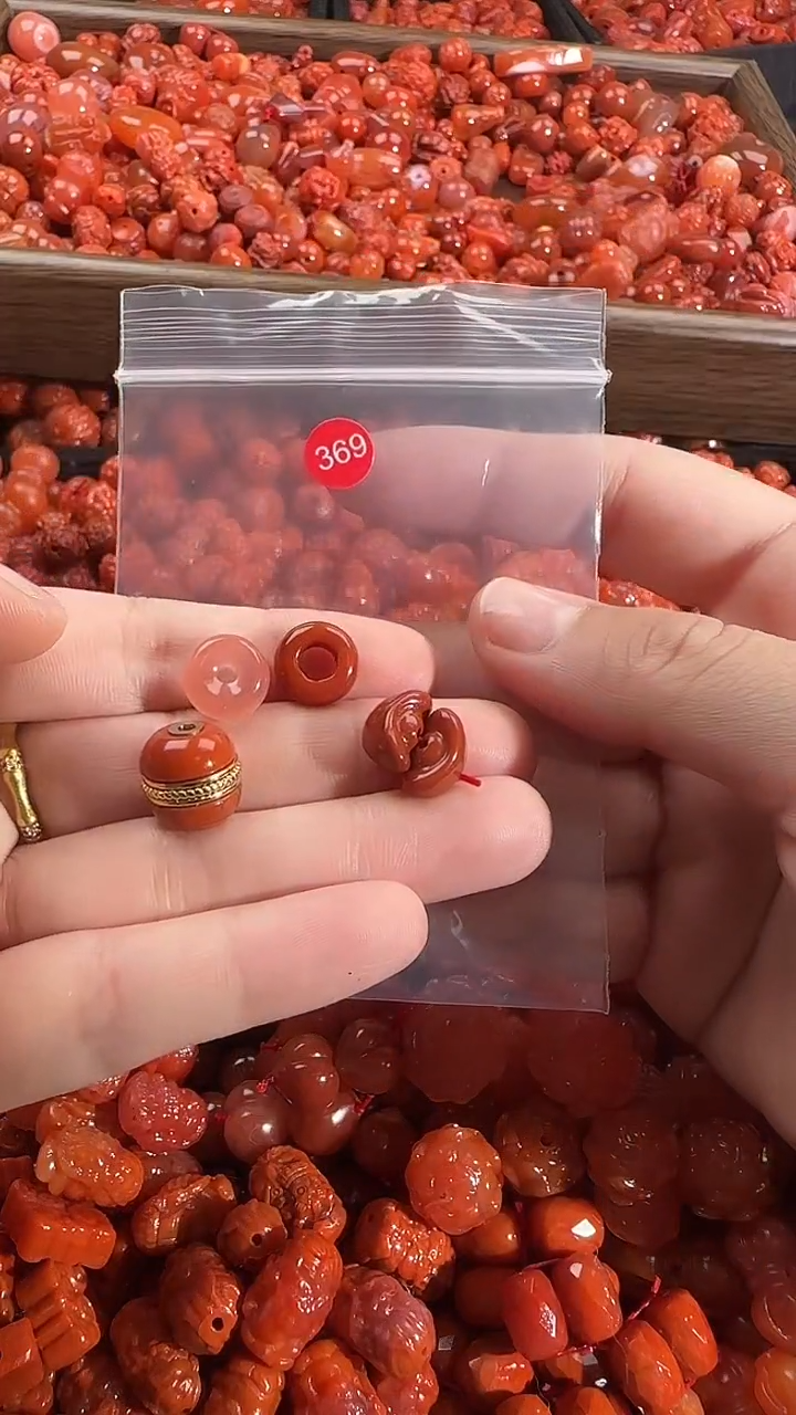 颈饰未镶嵌南红玛瑙1