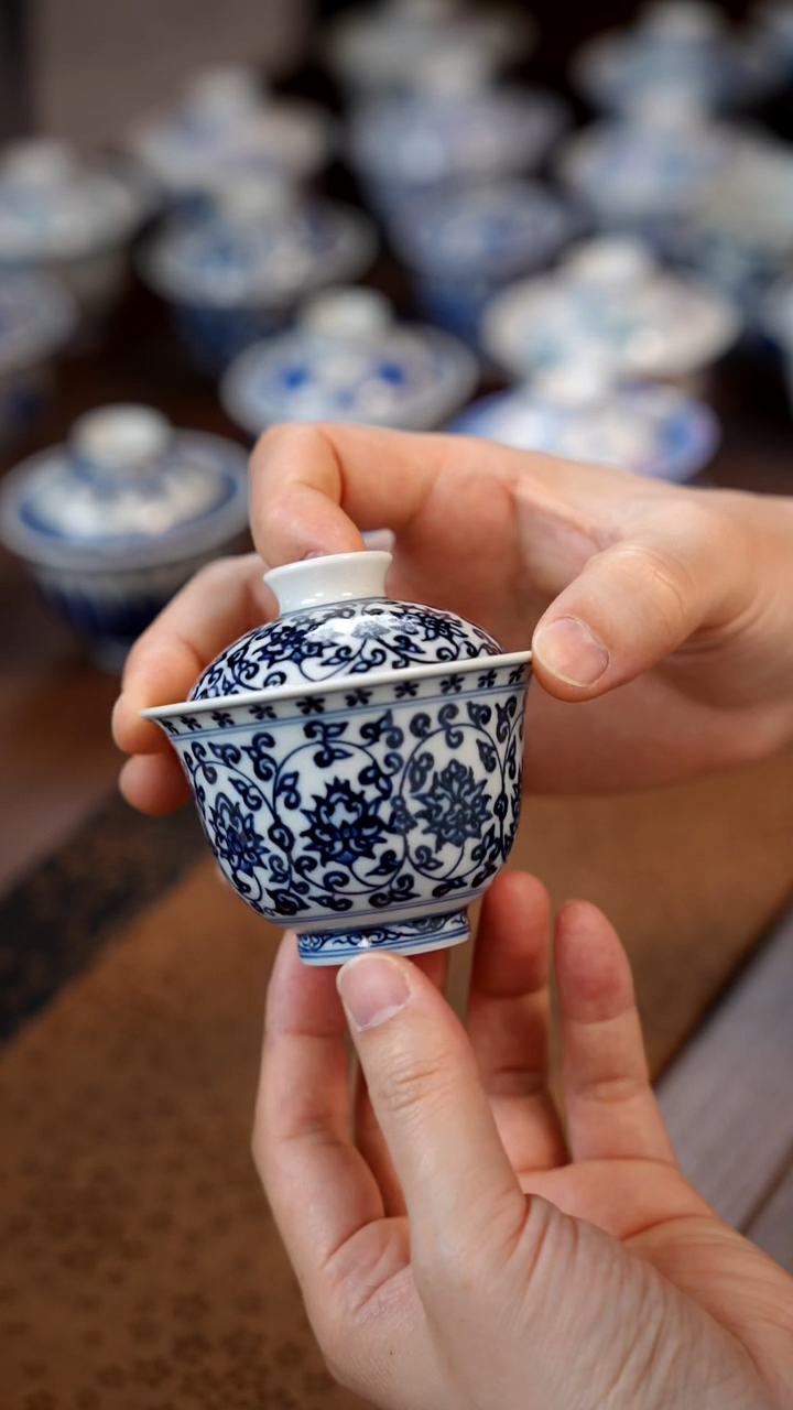 【闪购商品】经典缠枝盖碗1101111111