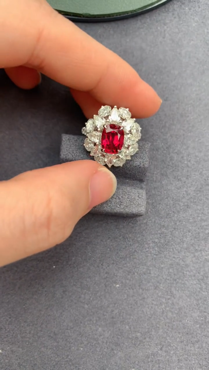 【闪购商品】尖晶石戒指18K金镶嵌2.2ct尖晶石戒指