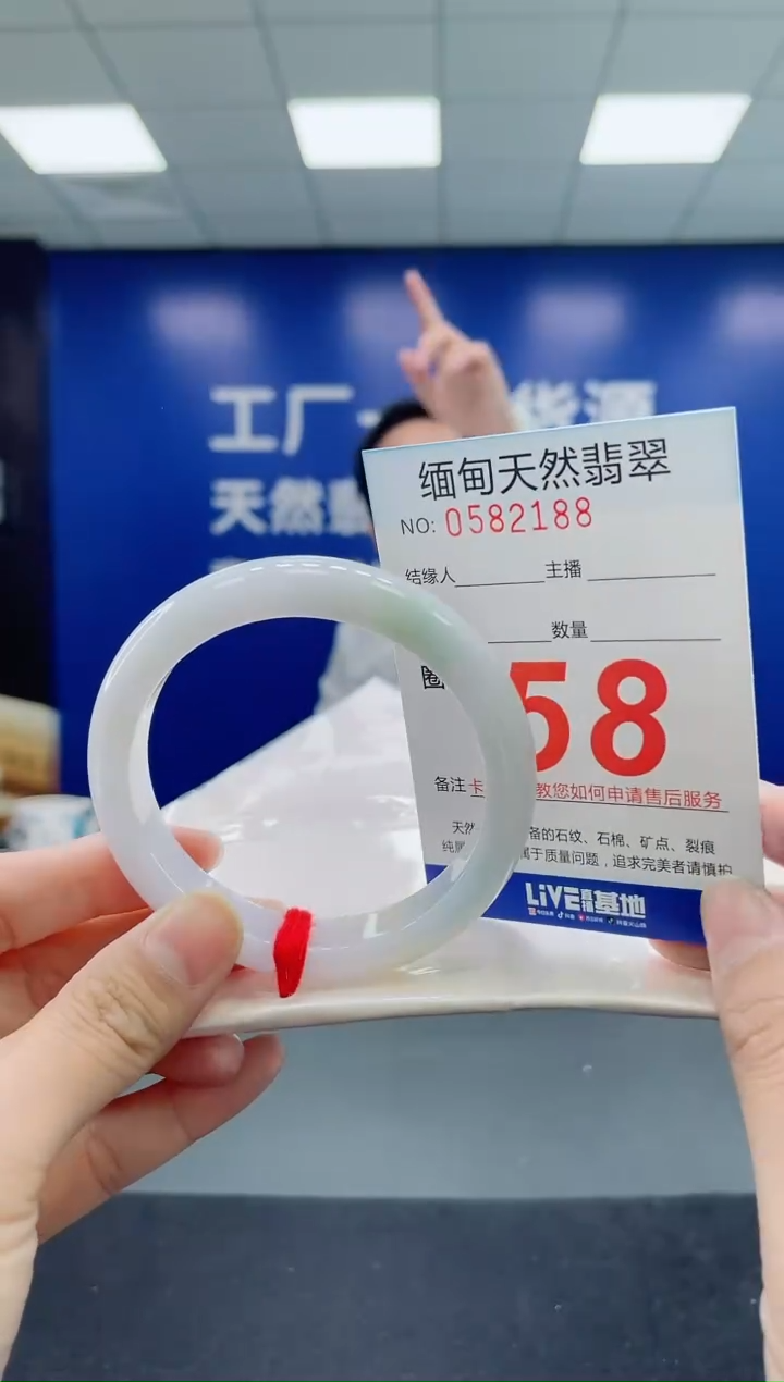 未镶嵌手镯翡翠天然翡翠手镯