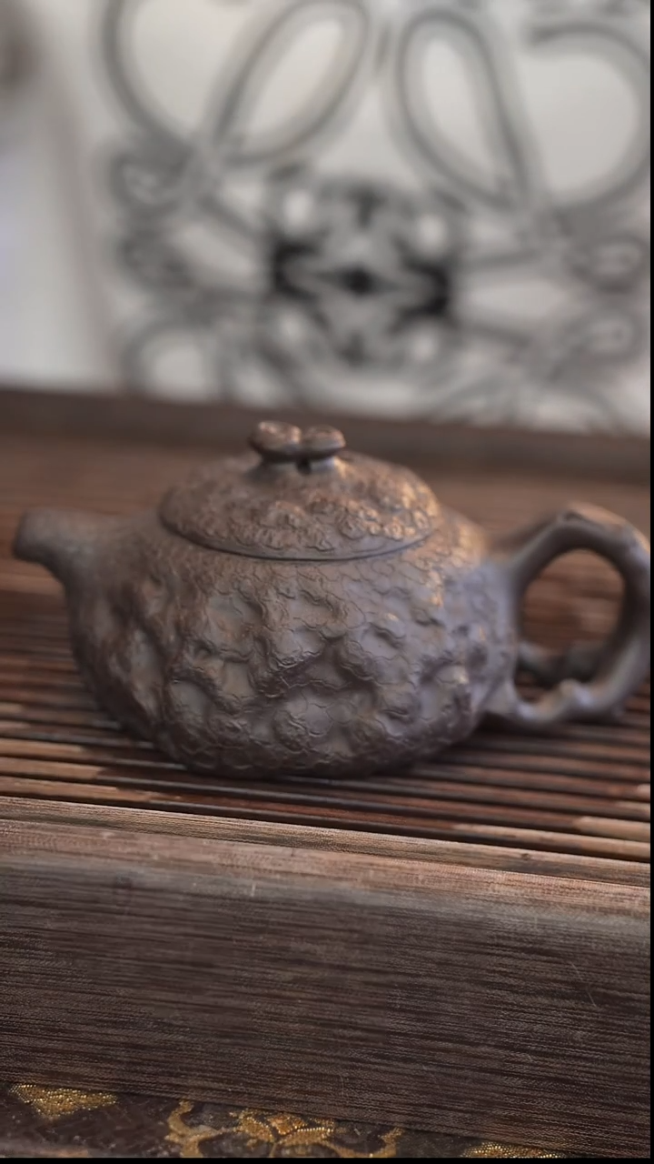 茶壶紫砂供春 黑金砂 170cc