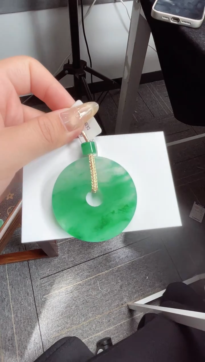 吊坠(赠链)未镶嵌石英质玉（非洲翠）21.699