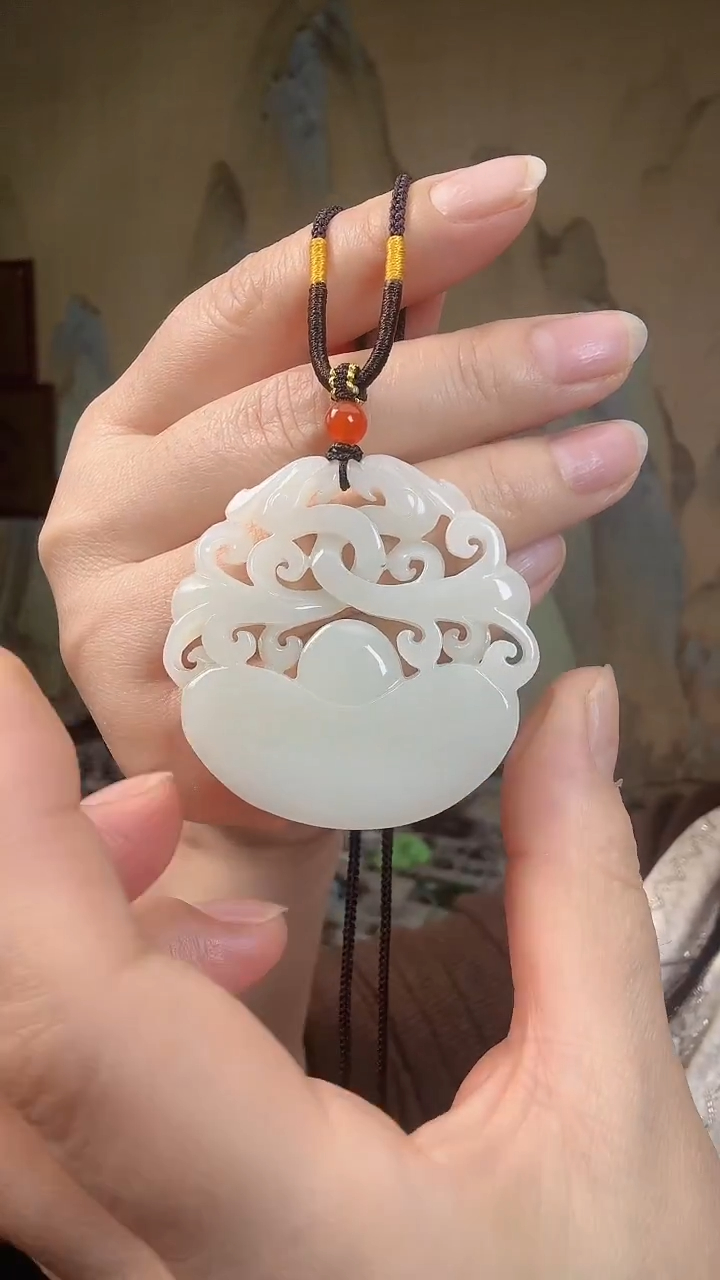 颈饰未镶嵌和田玉.