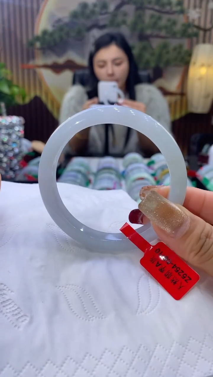 【闪购商品】翡翠手镯未镶嵌多人06574