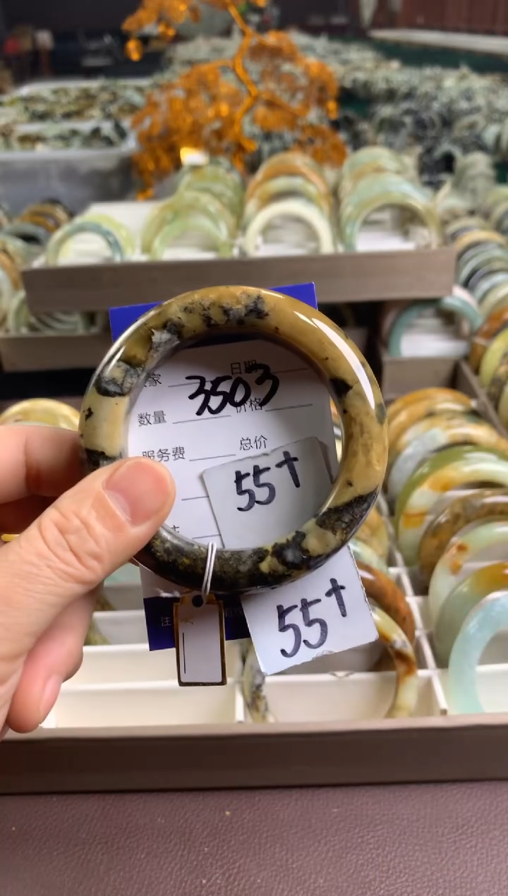 【闪购商品】蛇纹石玉手镯未镶嵌3503