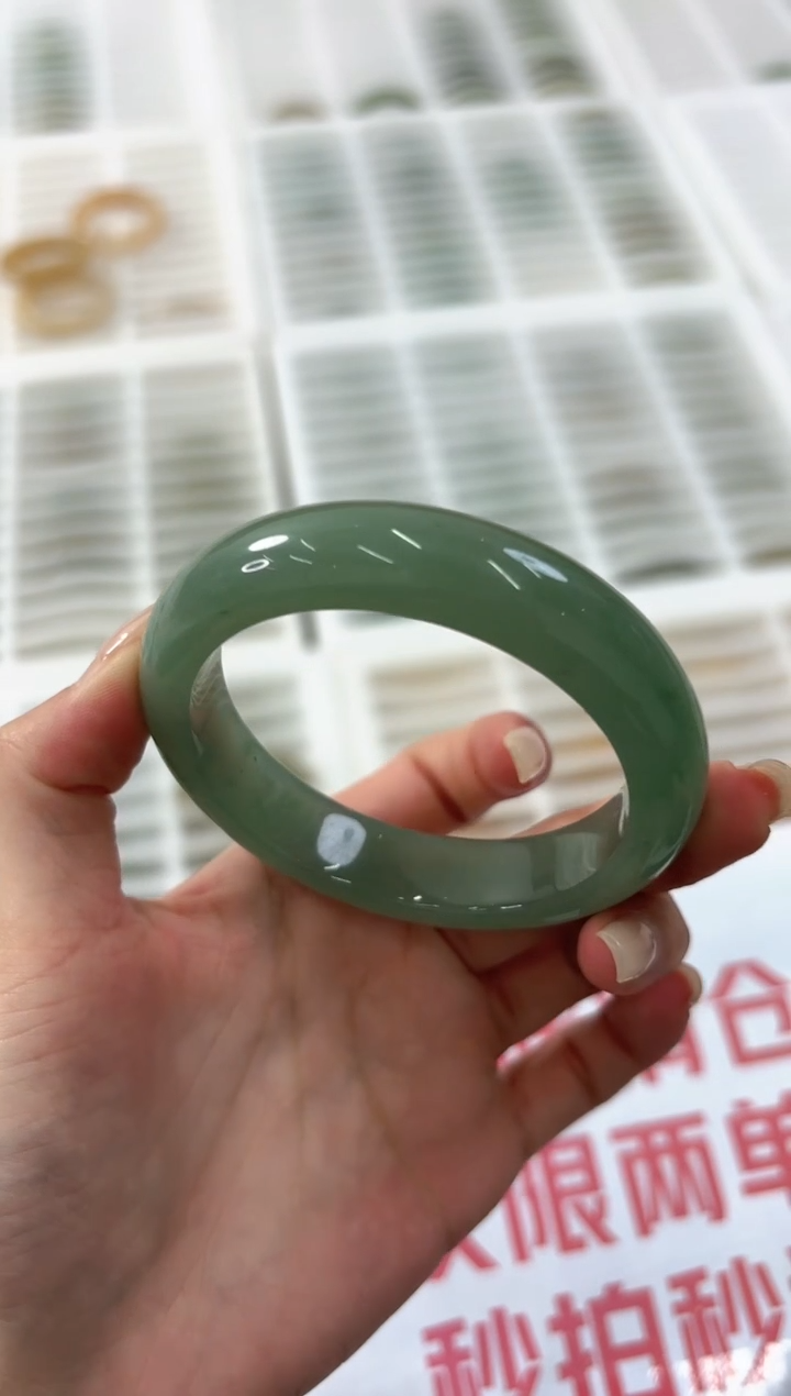 未镶嵌手镯石英质玉55-56D