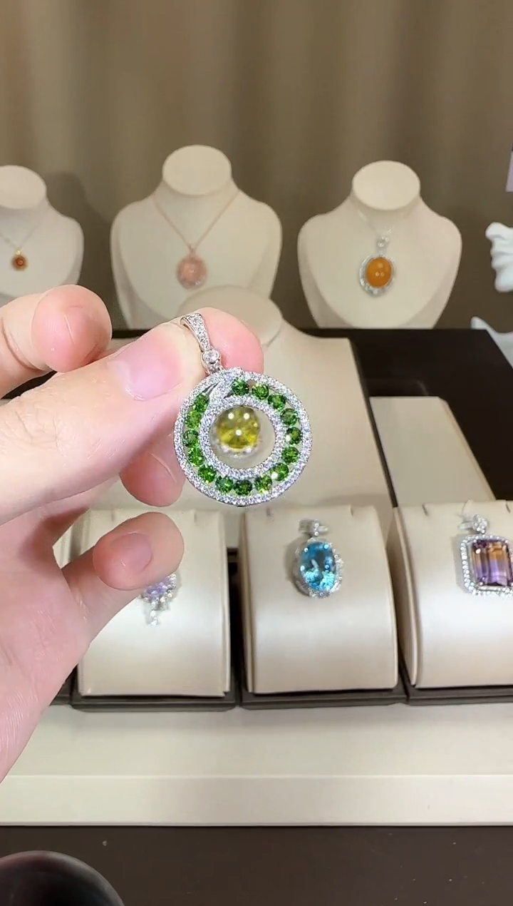 【闪购商品】透辉石吊坠银S925镶嵌18mm