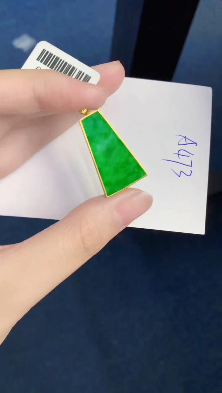 翡翠18K金镶嵌颈饰000000000