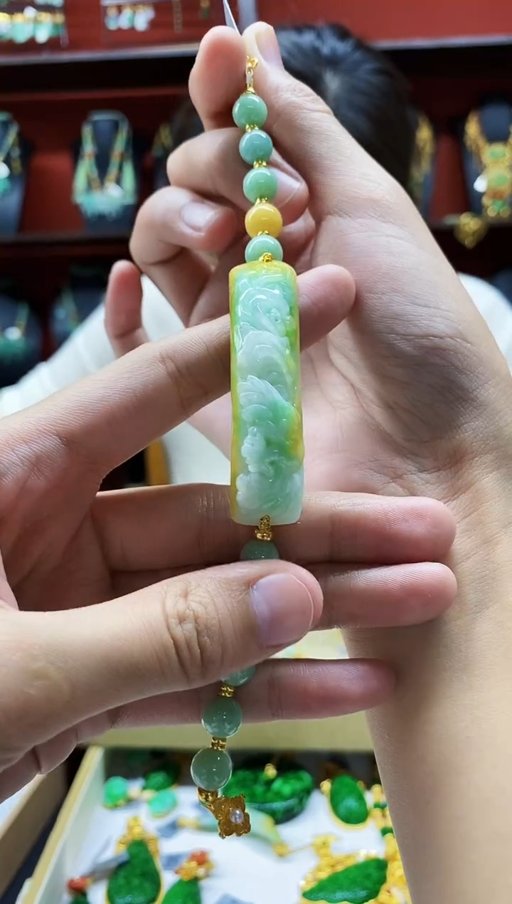 颈饰未镶嵌翡翠手串