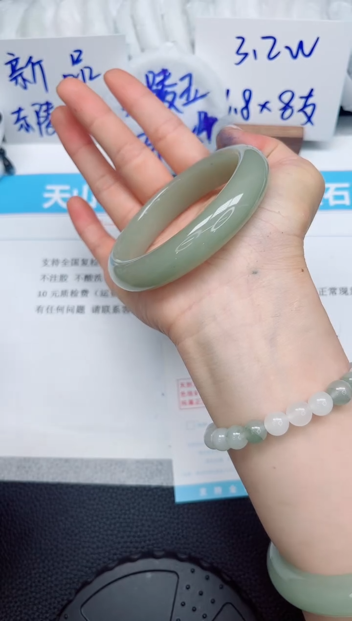 石英质玉手镯未镶嵌158-60.7