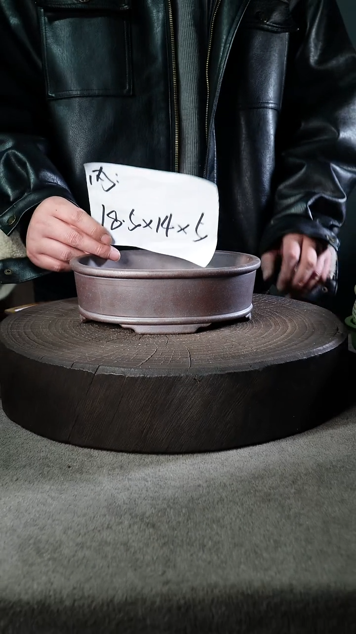 A宜兴紫砂小花盆