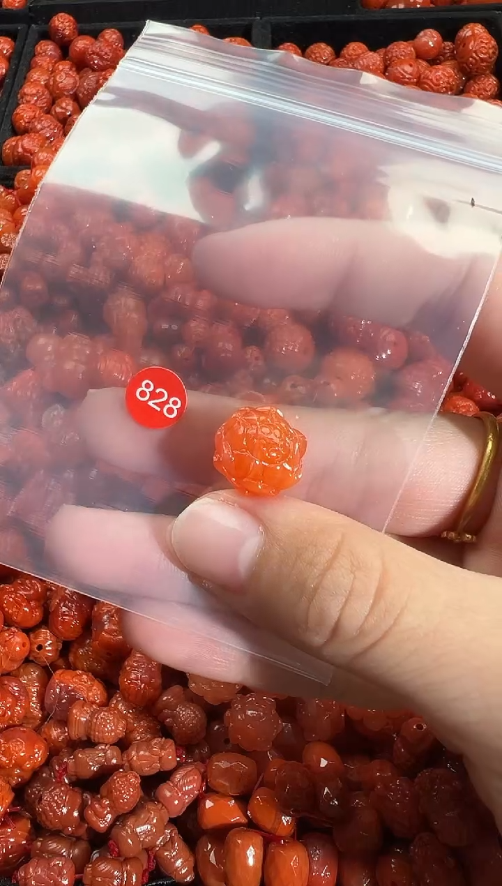 颈饰未镶嵌南红玛瑙1