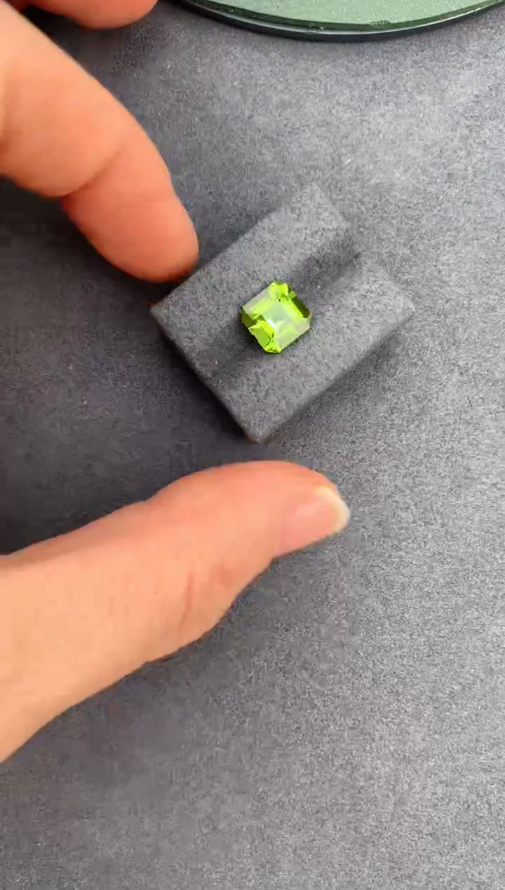 【闪购商品】橄榄石裸石未镶嵌2.7ct橄榄石