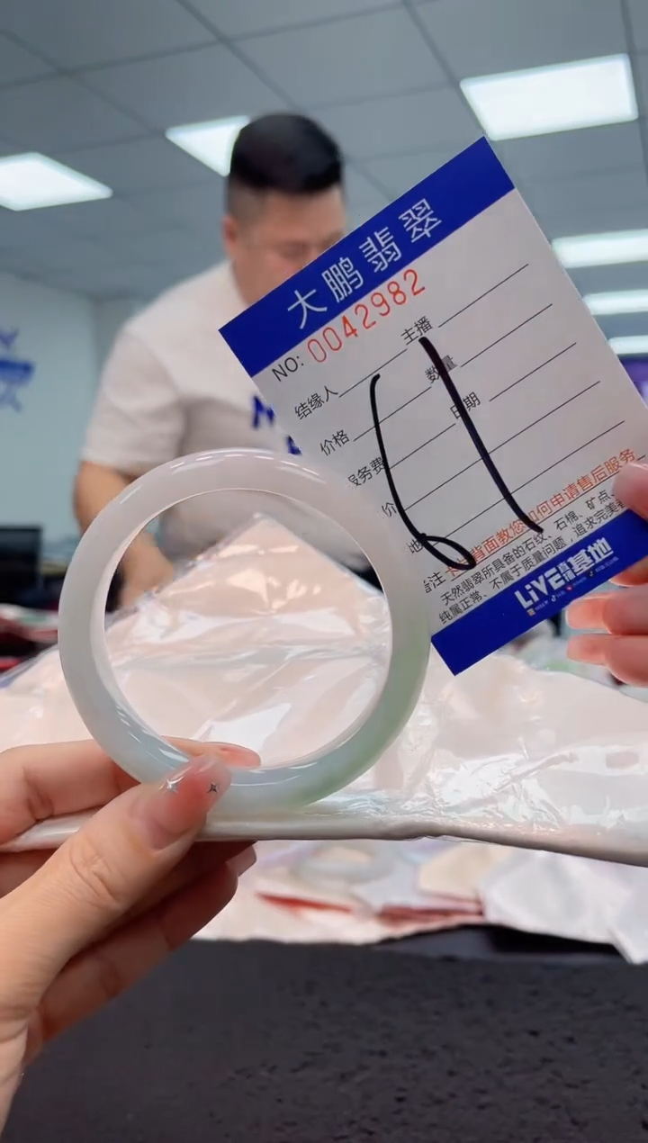 【闪购商品】翡翠手镯未镶嵌AAAAAAAAAA