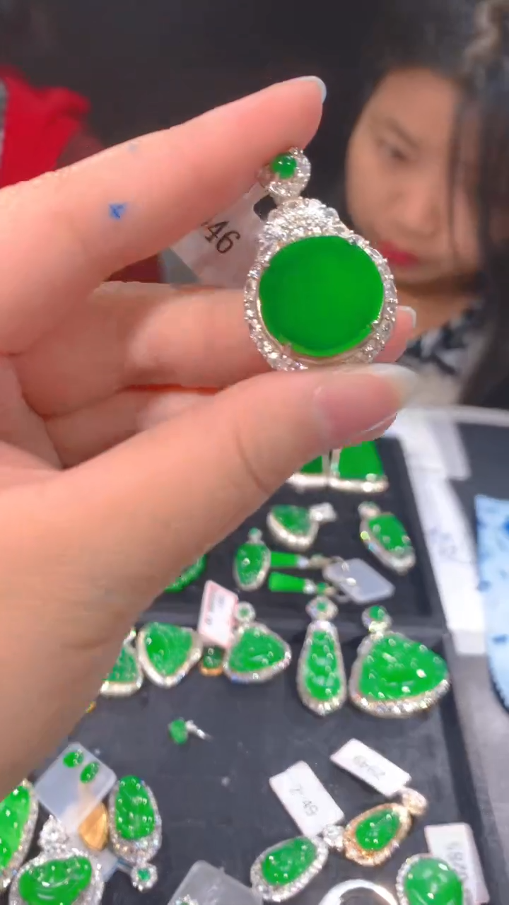 【闪购商品】定制翡翠未镶嵌88定制翡翠，多样性发货（发其一）