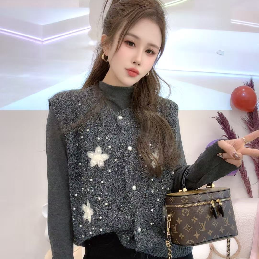 恰逢景梅子自留款冬款毛衣套装女加厚保暖打底花朵马甲毛衣两件套