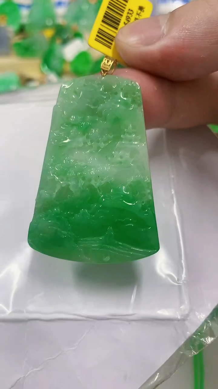 翡翠18K金镶嵌颈饰挂件