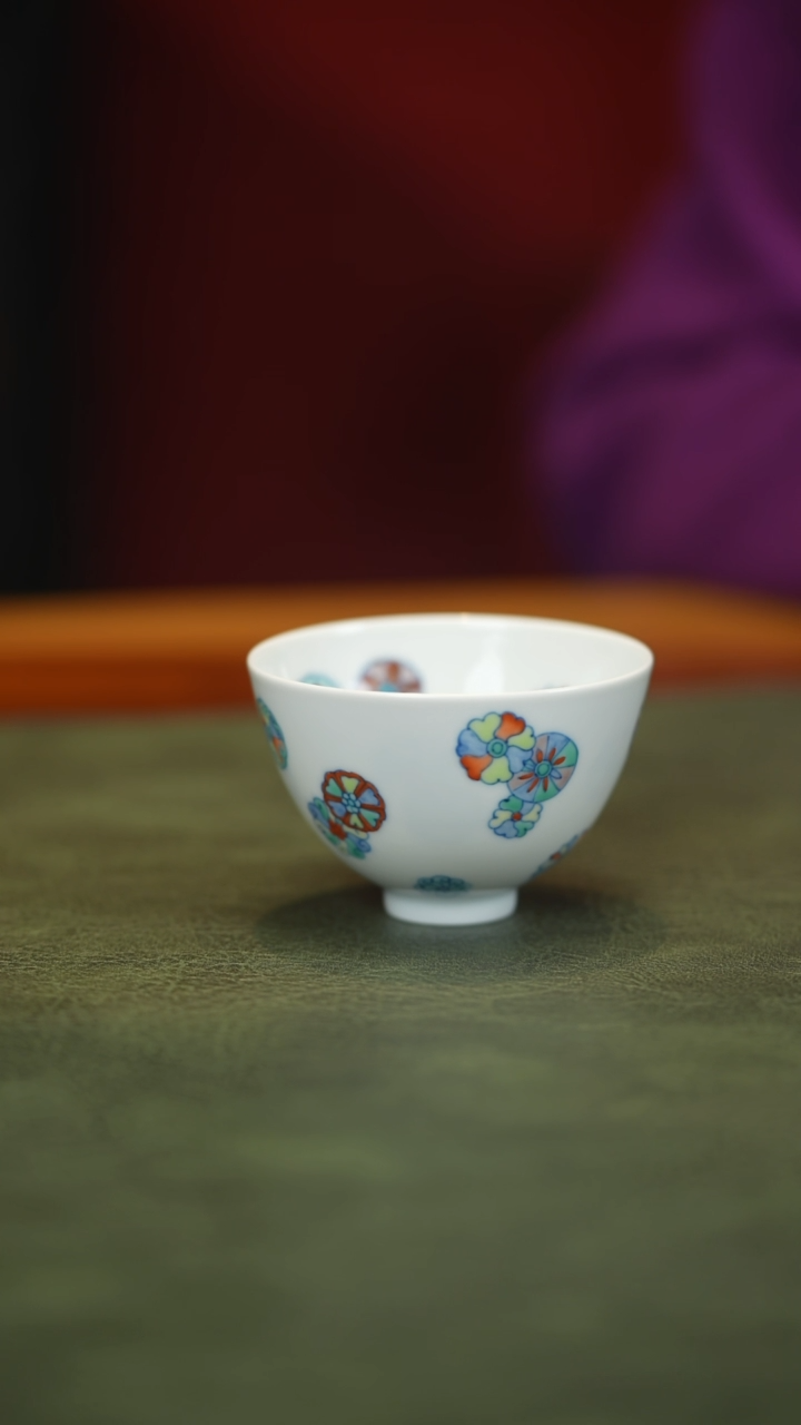 哈**婉852斗彩鸡心杯