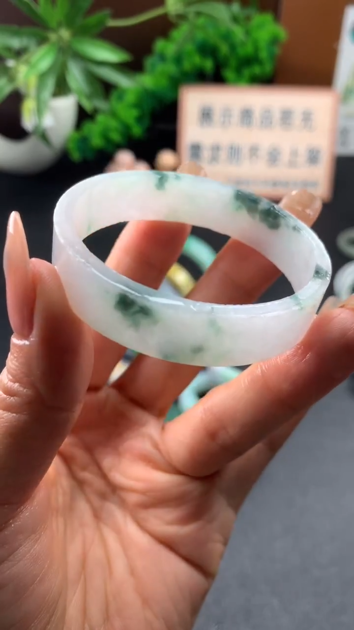 未镶嵌定制定制翡翠公主镯（52-54)圈有纹裂