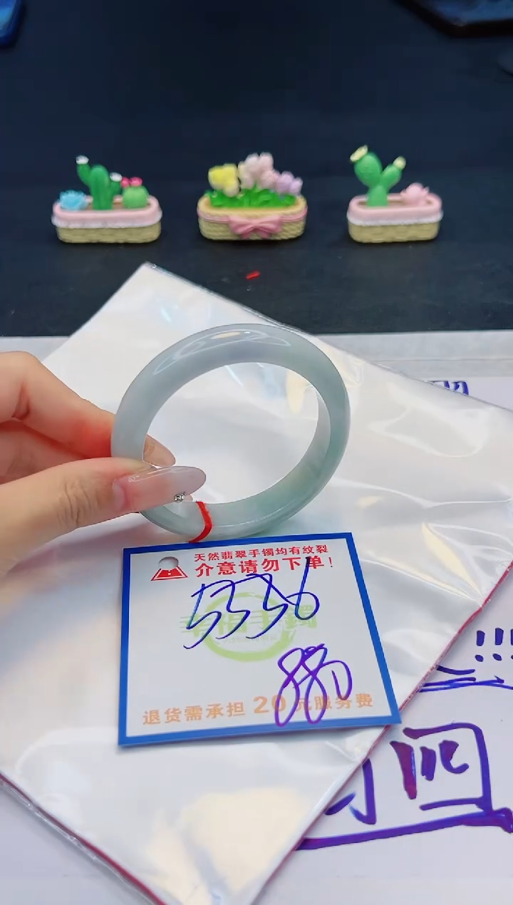 【闪购商品】翡翠手镯未镶嵌，质检证书图片色彩偏黑白