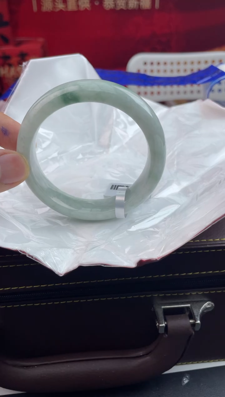 【闪购商品】翡翠手镯未镶嵌14翡翠手镯（微瑕）