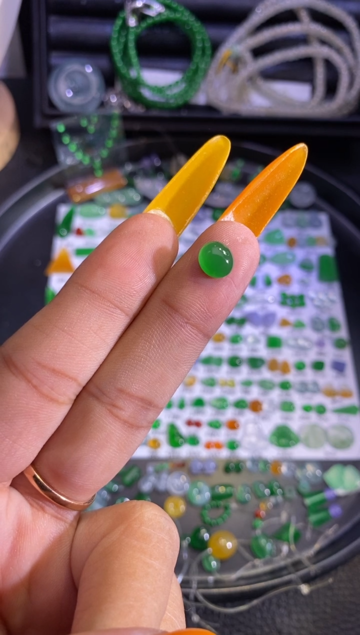 未镶嵌挂件翡翠蛋面