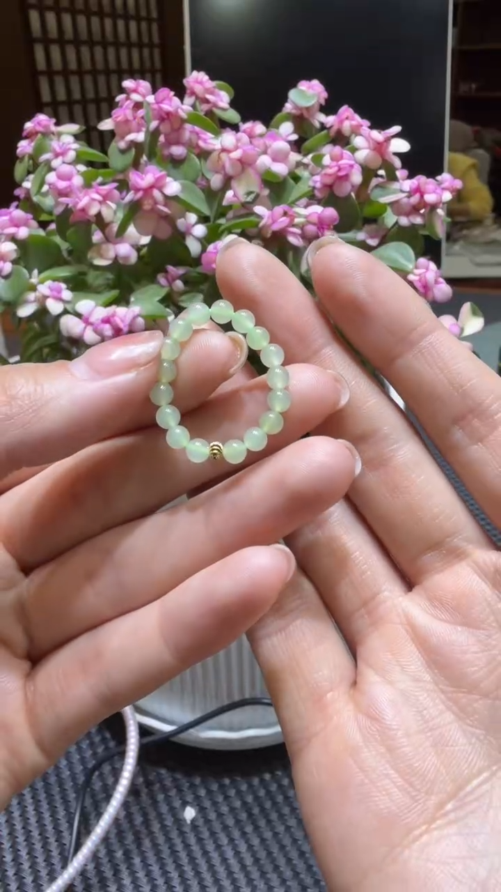 颈饰未镶嵌和田玉戒指