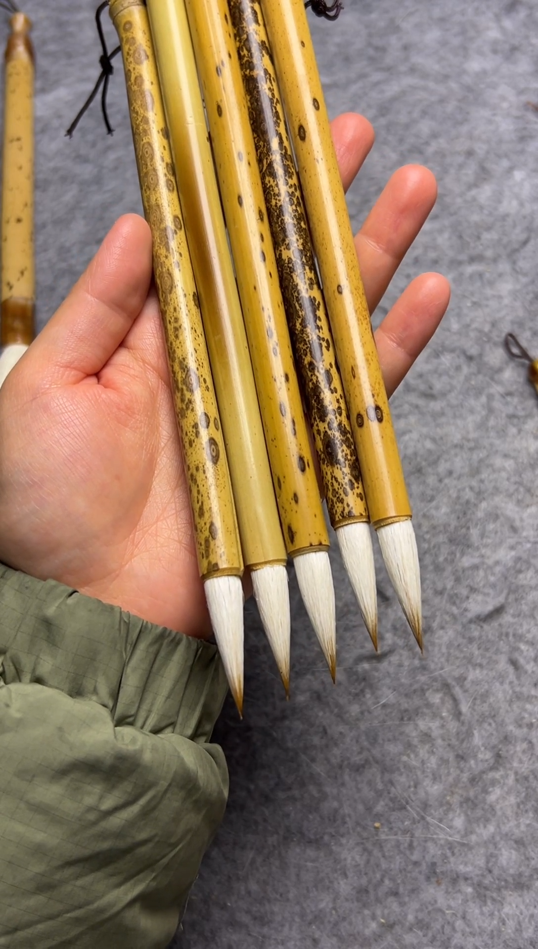 狼羊兼毫毛笔 1支 出锋3.3cm 口径0.9cm 杆如图所示 仅限清水试笔