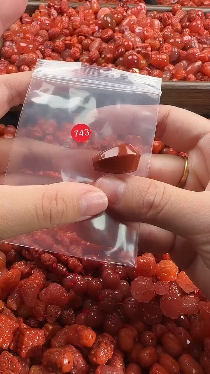 颈饰未镶嵌南红玛瑙1