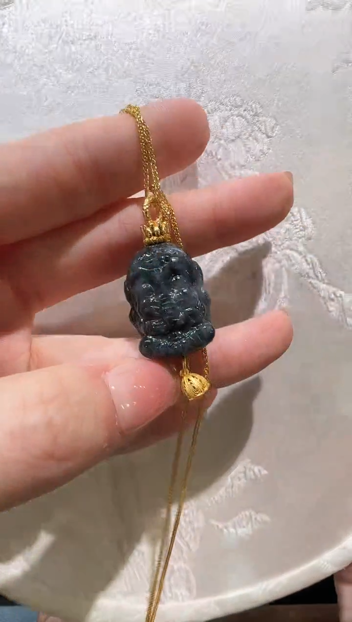 翡翠未镶嵌颈饰国风