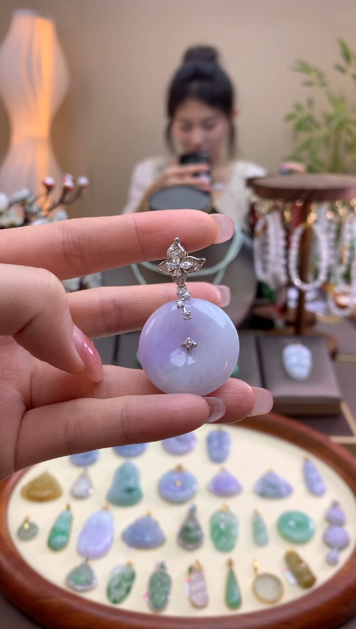 翡翠银S925镶嵌颈饰平安扣