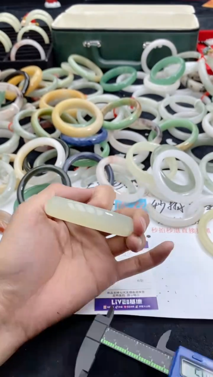 【闪购商品】石英质玉手镯未镶嵌150+54-55