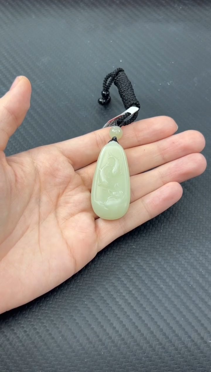 【闪购商品】和田玉吊坠(赠链)未镶嵌且末微色差迪克兰吊坠