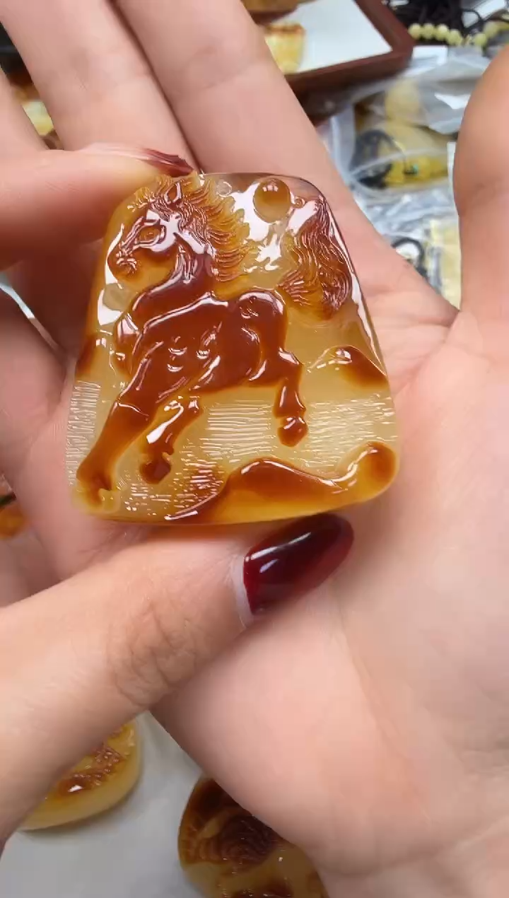 裸石琥珀未镶嵌如图